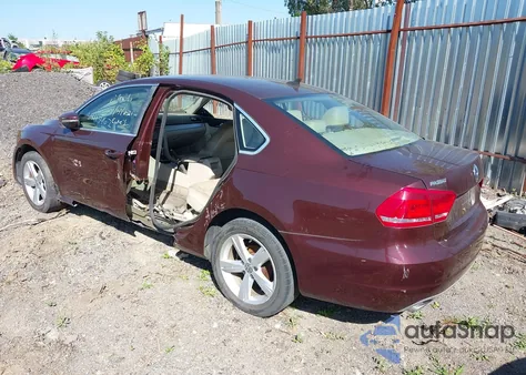 2012 Volkswagen Passat 2.5L Se z USA, uszkodzony, nr VIN 1VWBP7A30CC090868